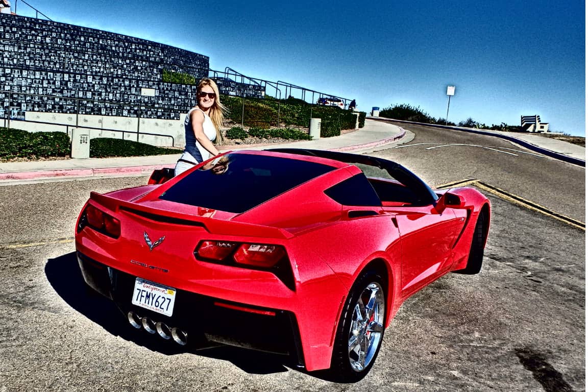 P.S.Hunter fährt Corvette Stringray Lady in Red Wiener Online