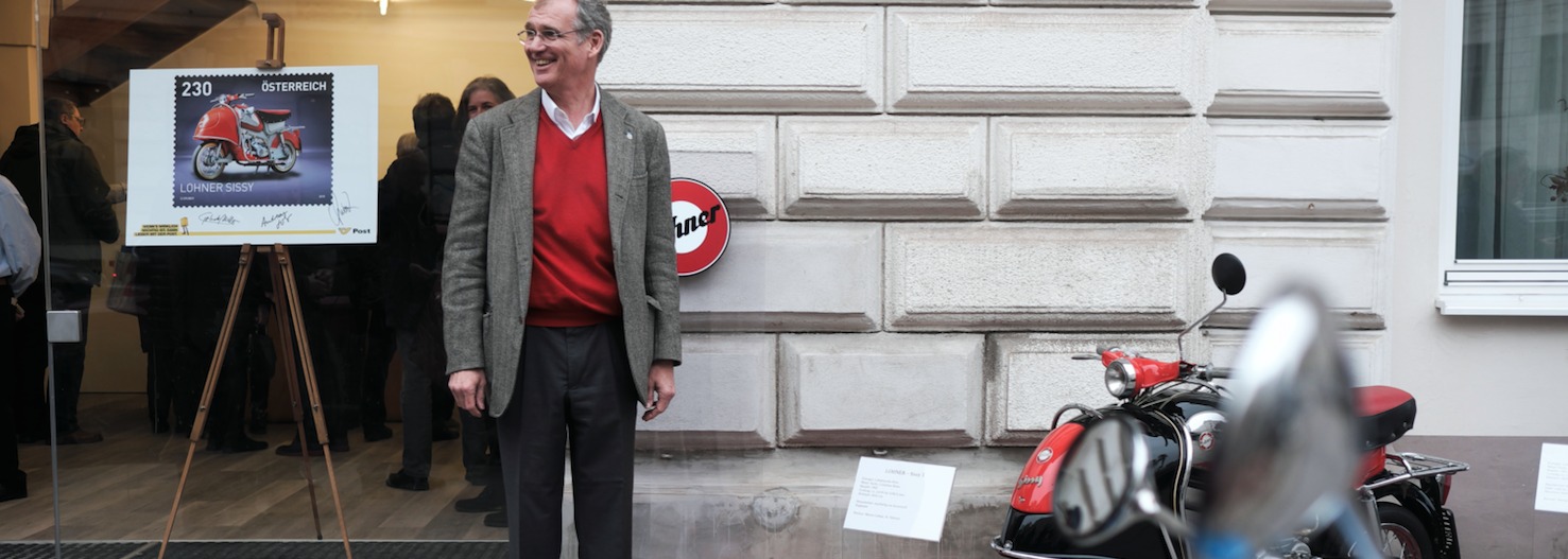Lohner „Sissy“: Das erste zweisitzige Moped auf einer Sonderbriefmarke