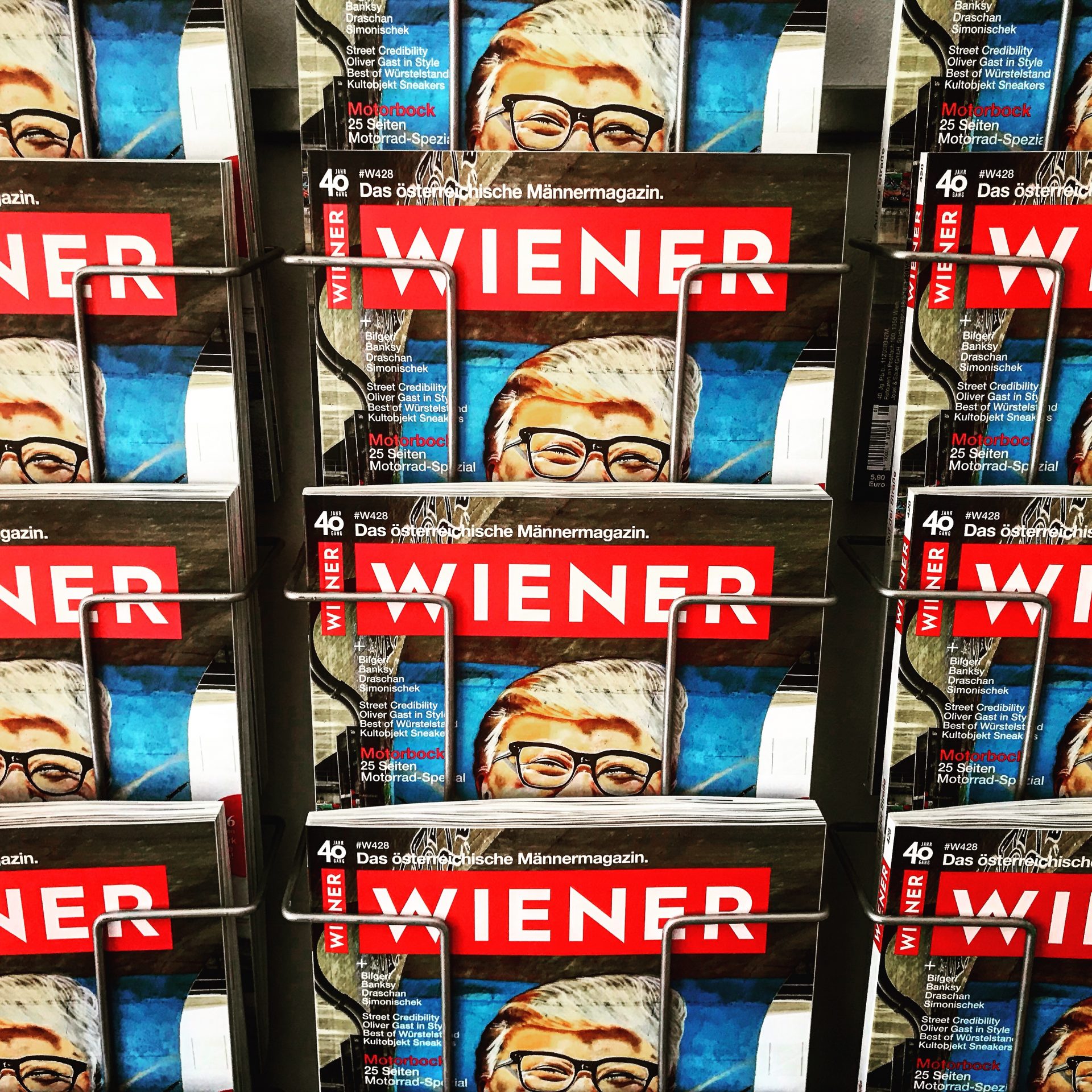 WIENER Magazine in regal