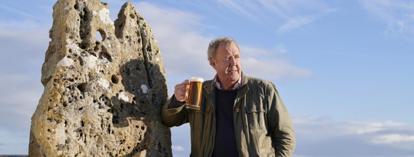 Jeremy Clarkson mit Hawkstone-Lager (2021), passt zur Farm-Story