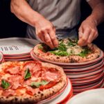 Salumeria-Theke und Pizzaofen im Ribelli Wien