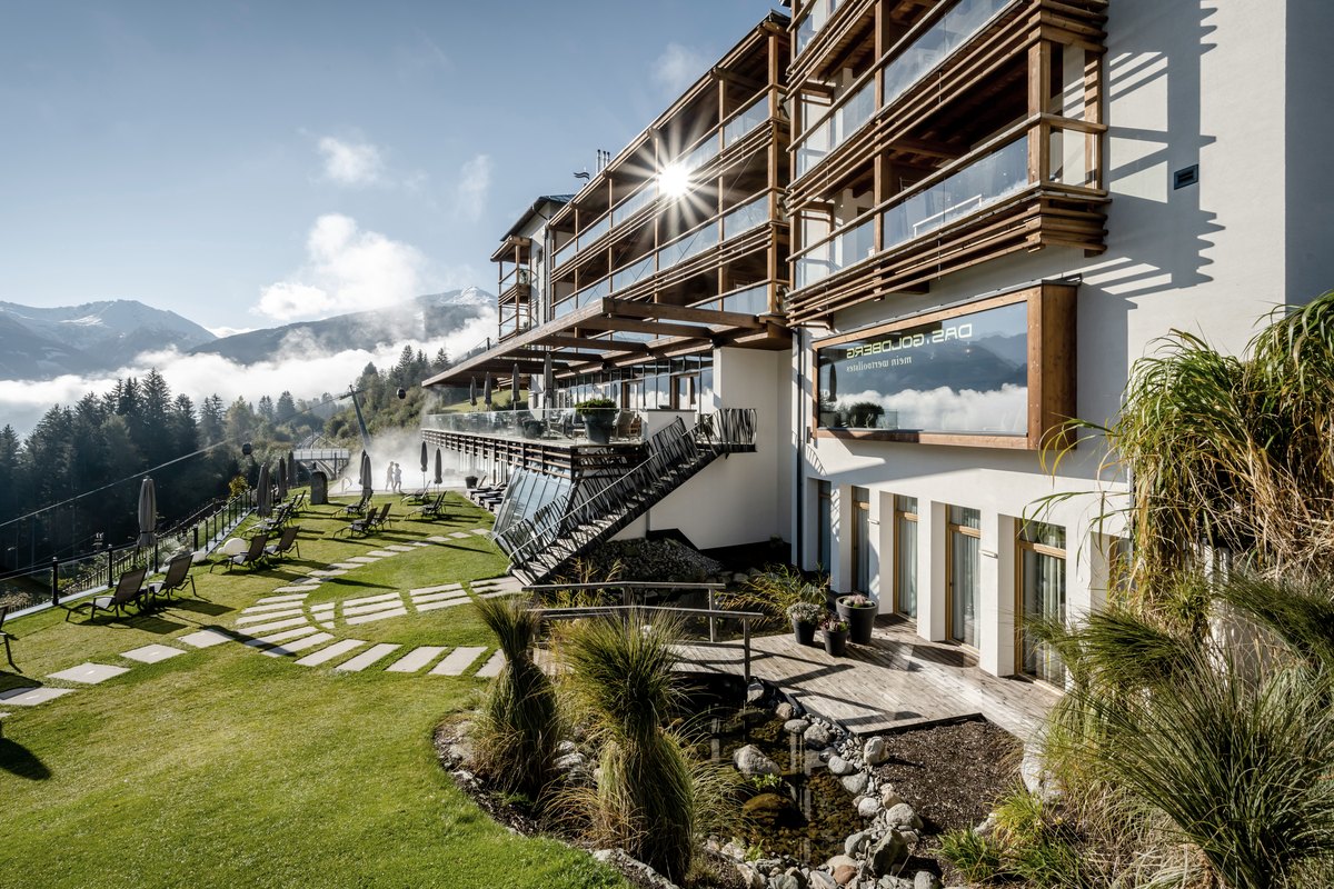 Das Goldberg, Fünf-Sterne-Hotel über Bad Hofgastein im Sommer