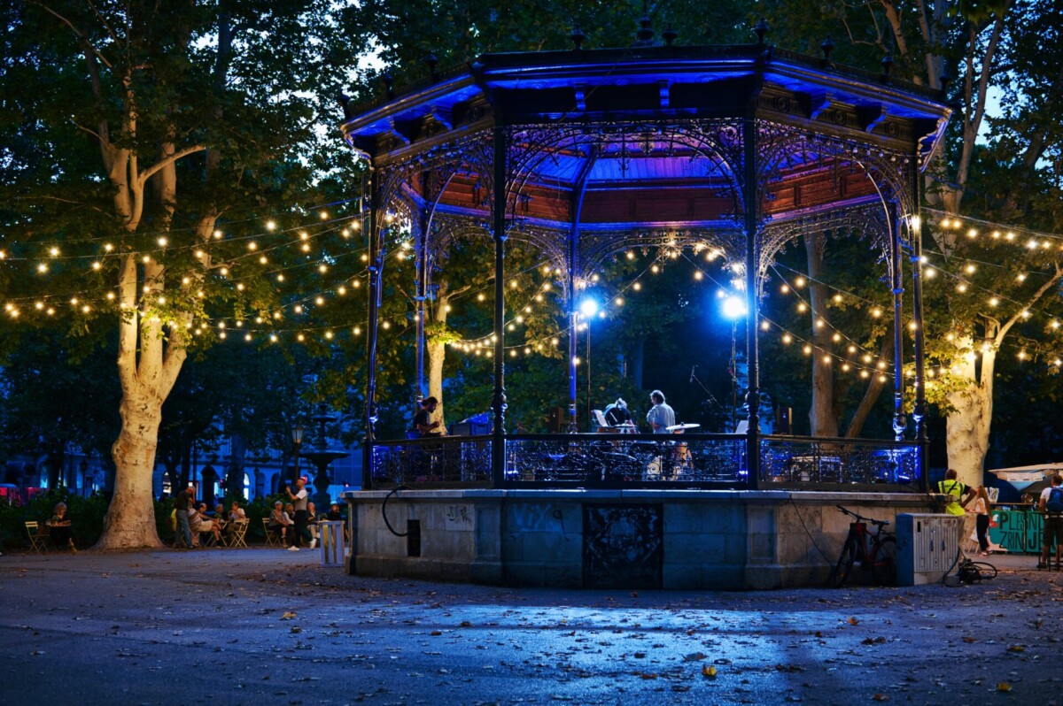 Der Zrinjevac-Park im Sommer in Zagreb, das grüne Herz der Unterstadt