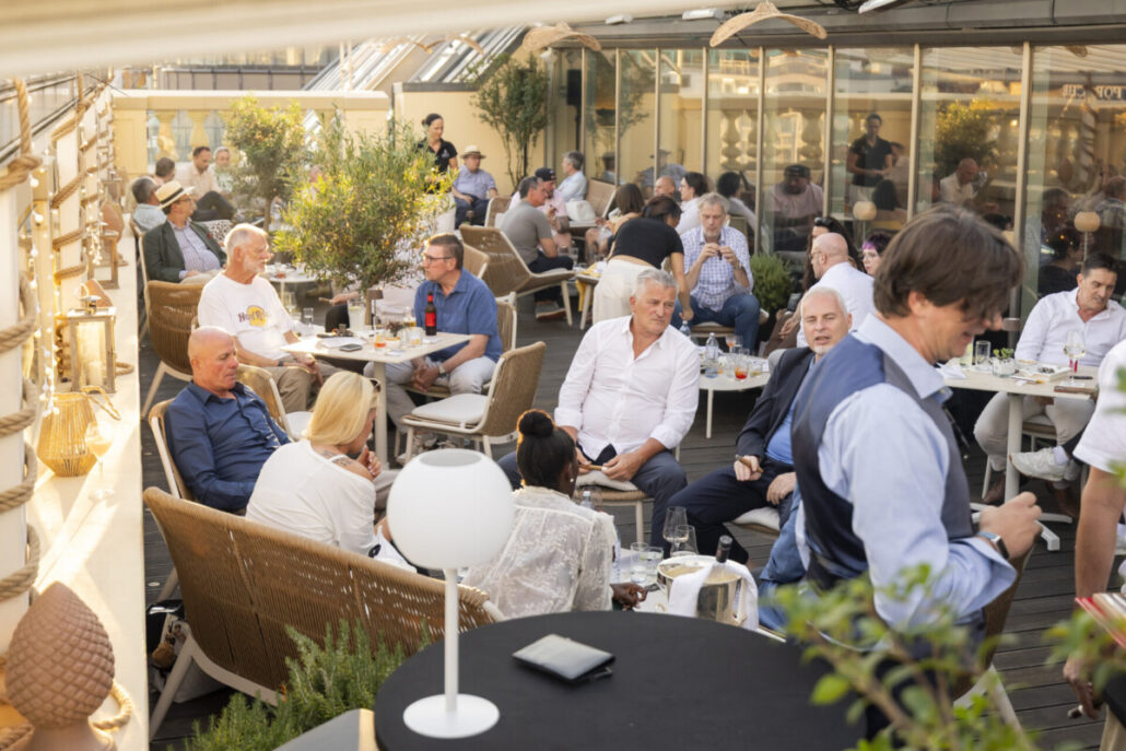 Terrasse der neuen Barfly's Rooftop-Bar über den Dächern Wiens