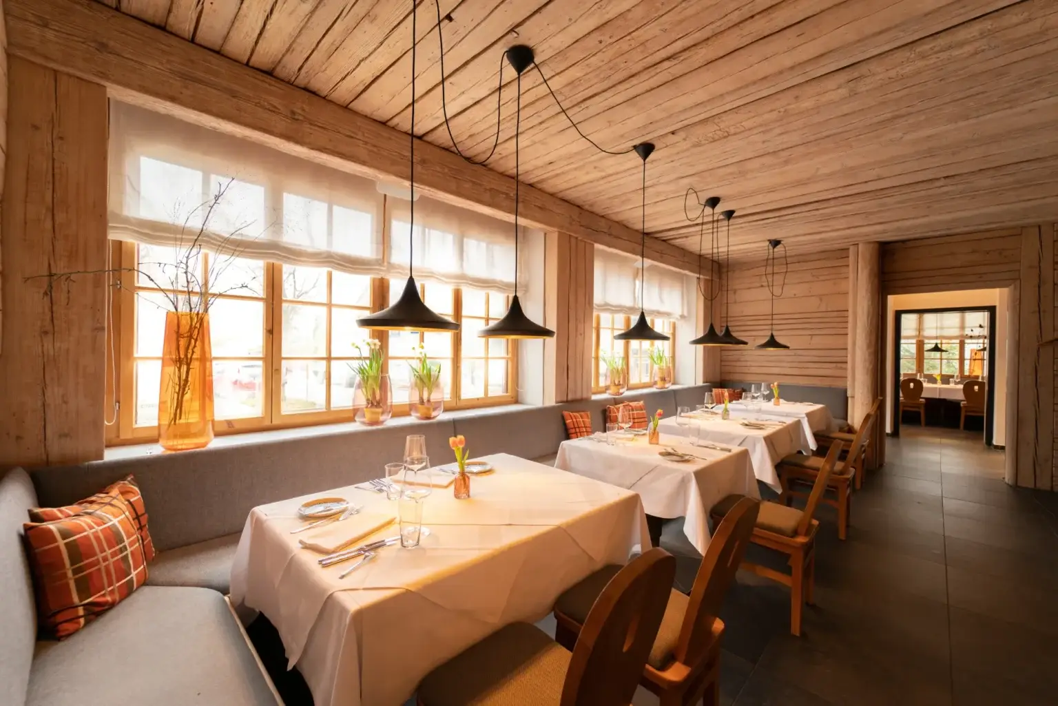 Gedeckter Tisch im Restaurant Das Wolf, Niederösterreich