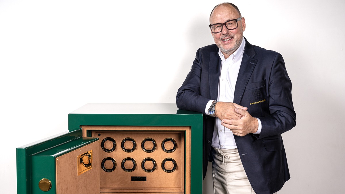 Sicherheitsexperte Thomas Sinning berät zur Uhrensammlung-Sicherung