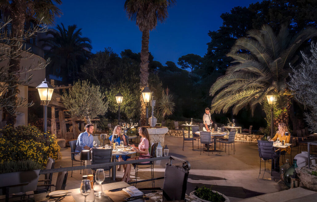 Restaurant Veritas mit Wine Bar und Terrasse im Imperial Heritage Hotel auf der Insel Rab