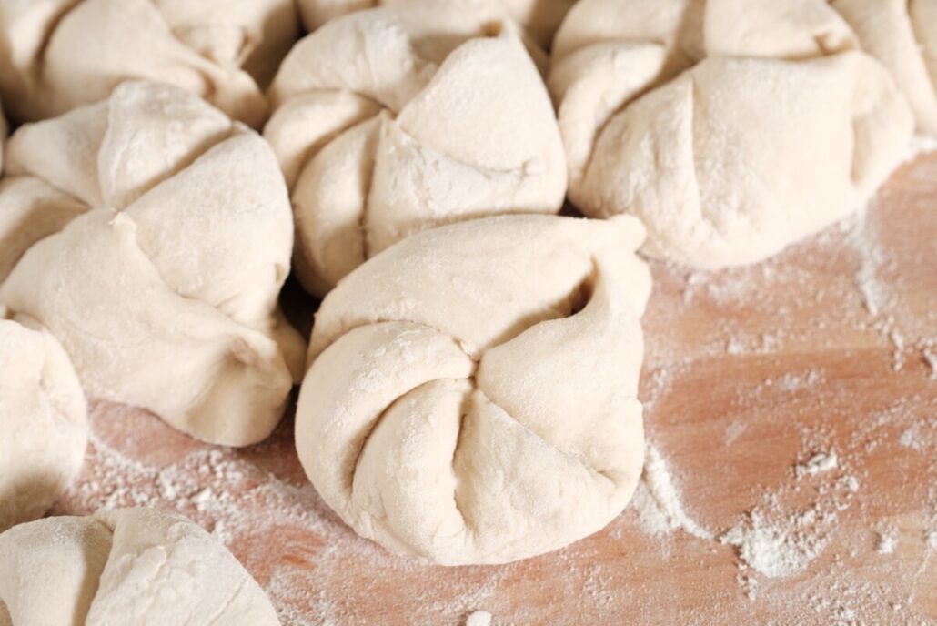 Handsemmeln der Wiener Bäckerei Geier kurz vor dem Backen