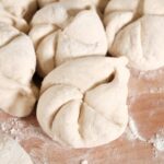 Handsemmeln der Wiener Bäckerei Geier kurz vor dem Backen
