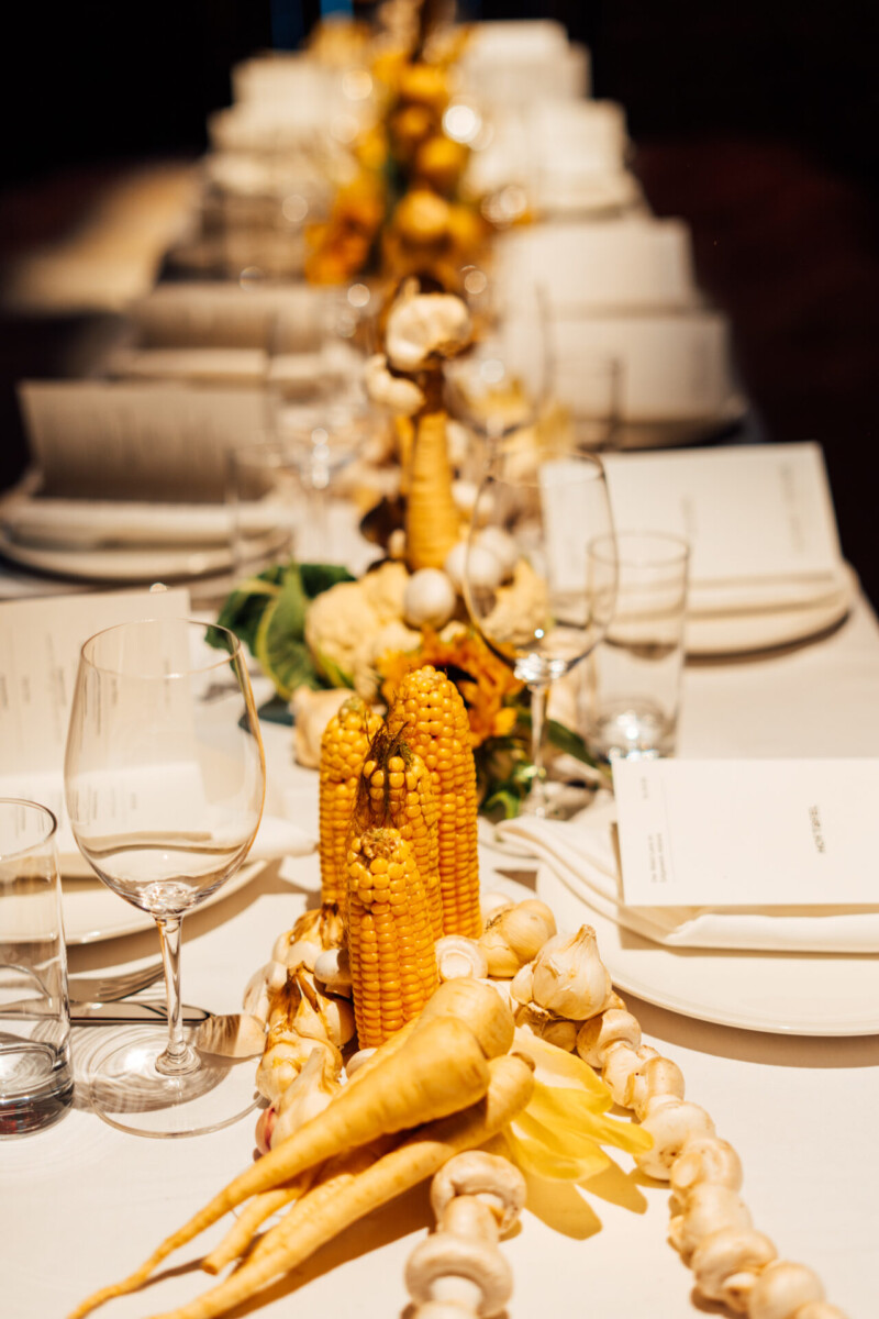 Herbstliche Tischdekoration mit Tiroler Gemüse bei der Hoftafel in Innsbruck