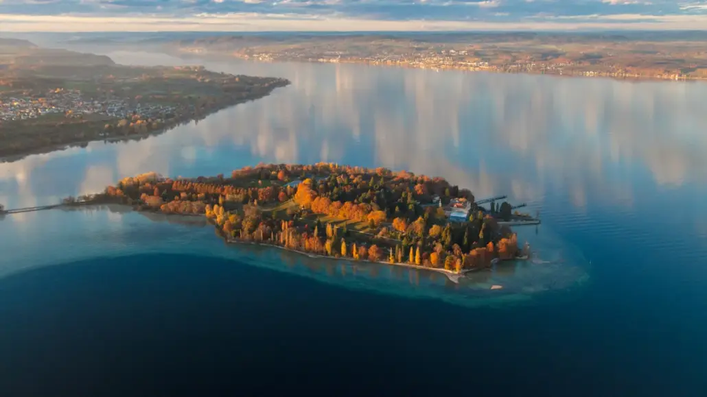 Insel Mainau im Bodensee, Luftaufnahme im Herbst