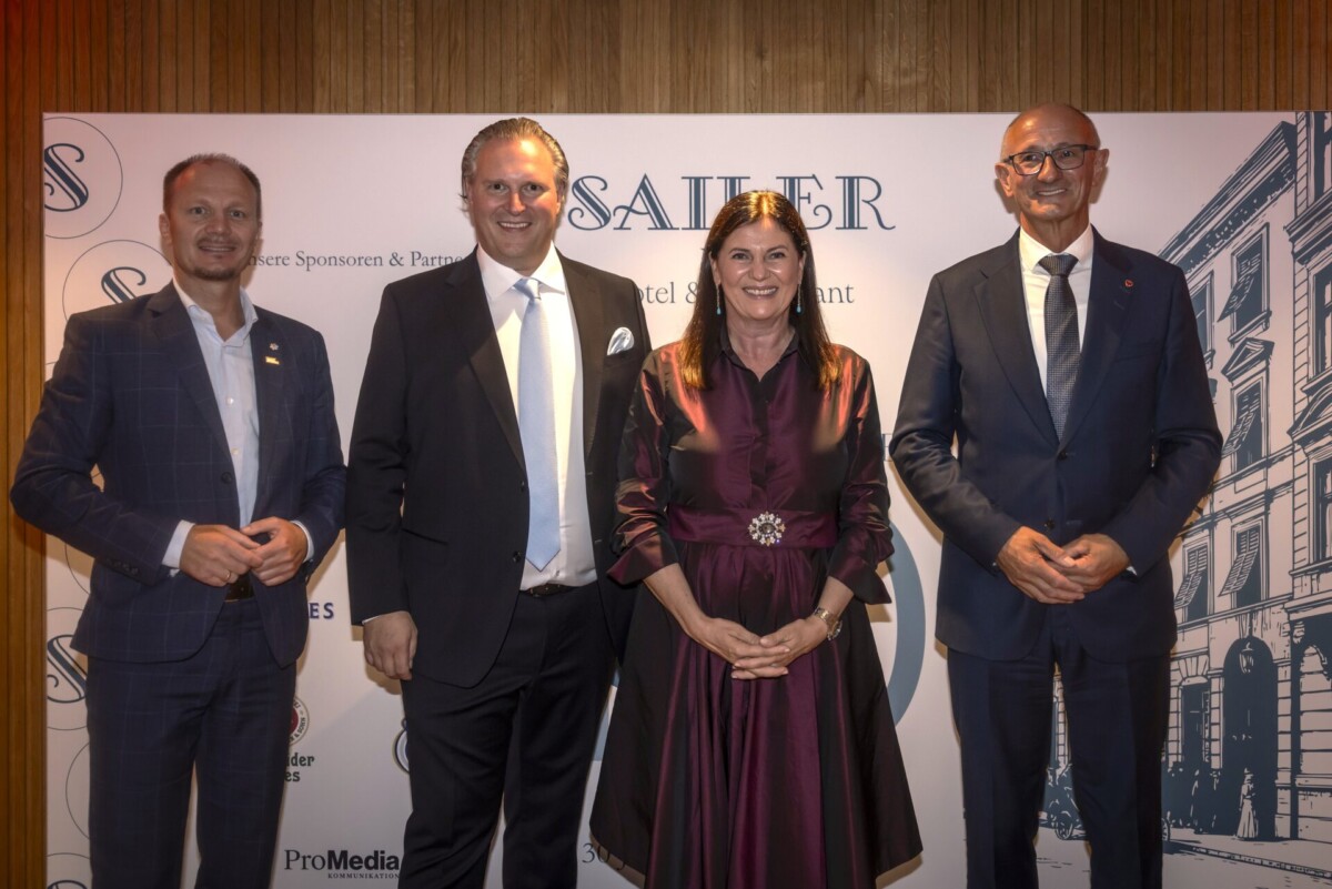 Landeshauptmann Anton Mattle und Bürgermeister Johannes Anzengruber gratulieren Joschi und Sabine Sailer