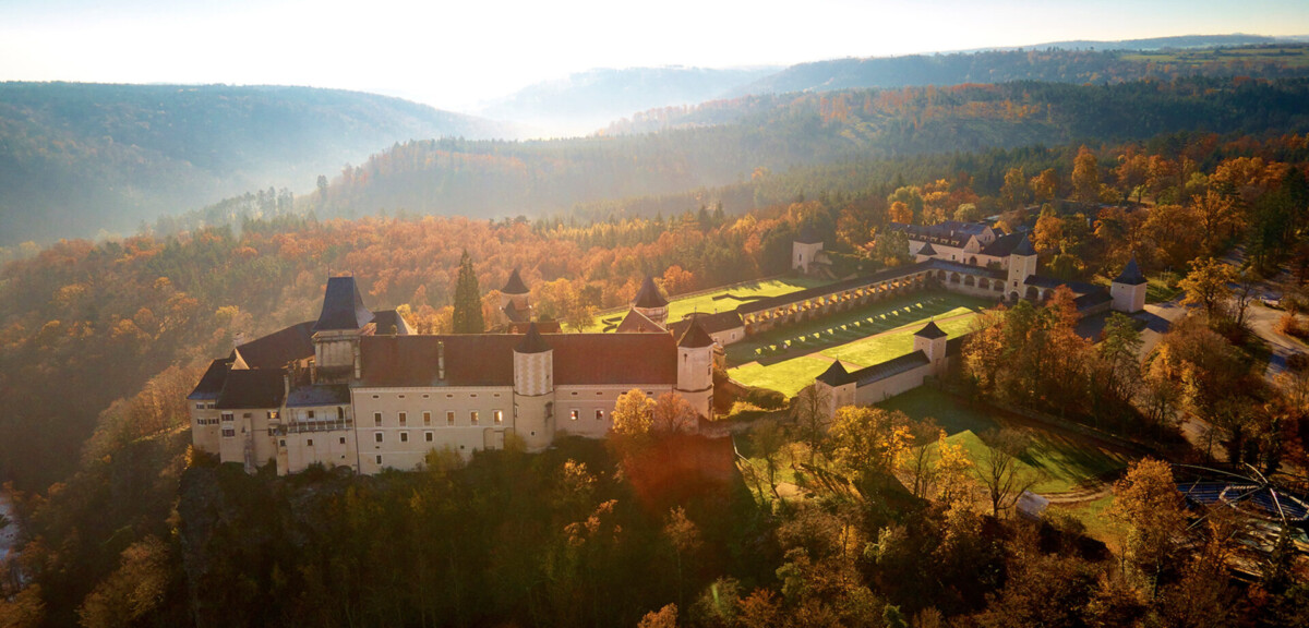 Luftaufnahme der Rosenburg im Waldviertel