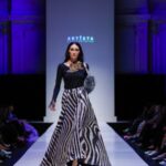 Look auf dem Laufsteg der Opening Show Velvet Nights bei der Vienna Fashion Week.26