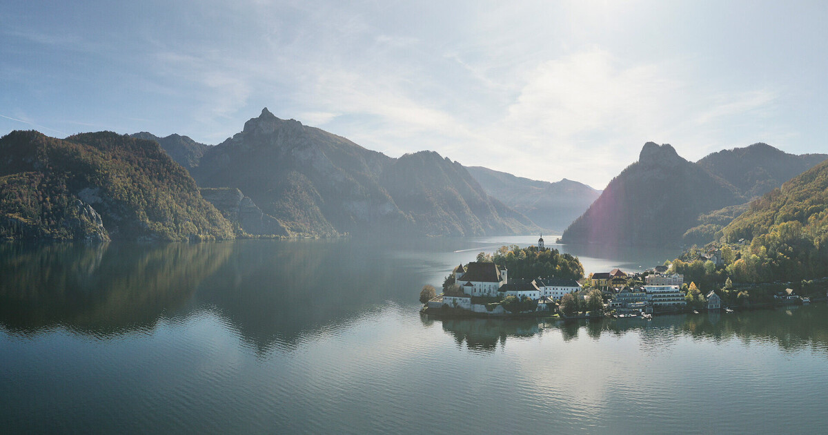 Das Traunsee in Traunkirchen: Luftaufnahme des Seehotels am Traunsee, Adults only