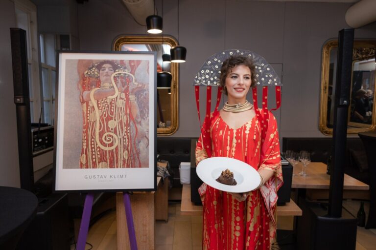 Klimts Heilgöttin als Eiskugel