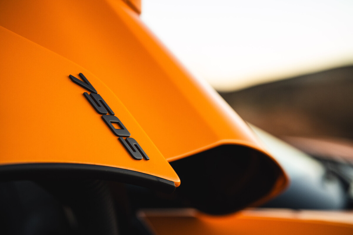McLaren 750S Leichtbau-Supersportwagen von der Seite