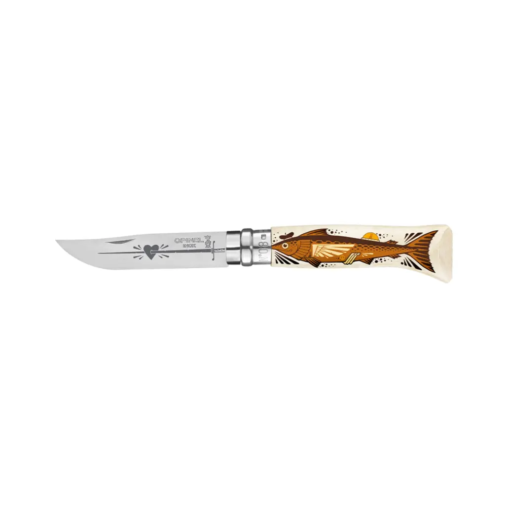 Opinel N°08 The Swordfisherman mit Fischmotiv am Griff und gravierter Klinge