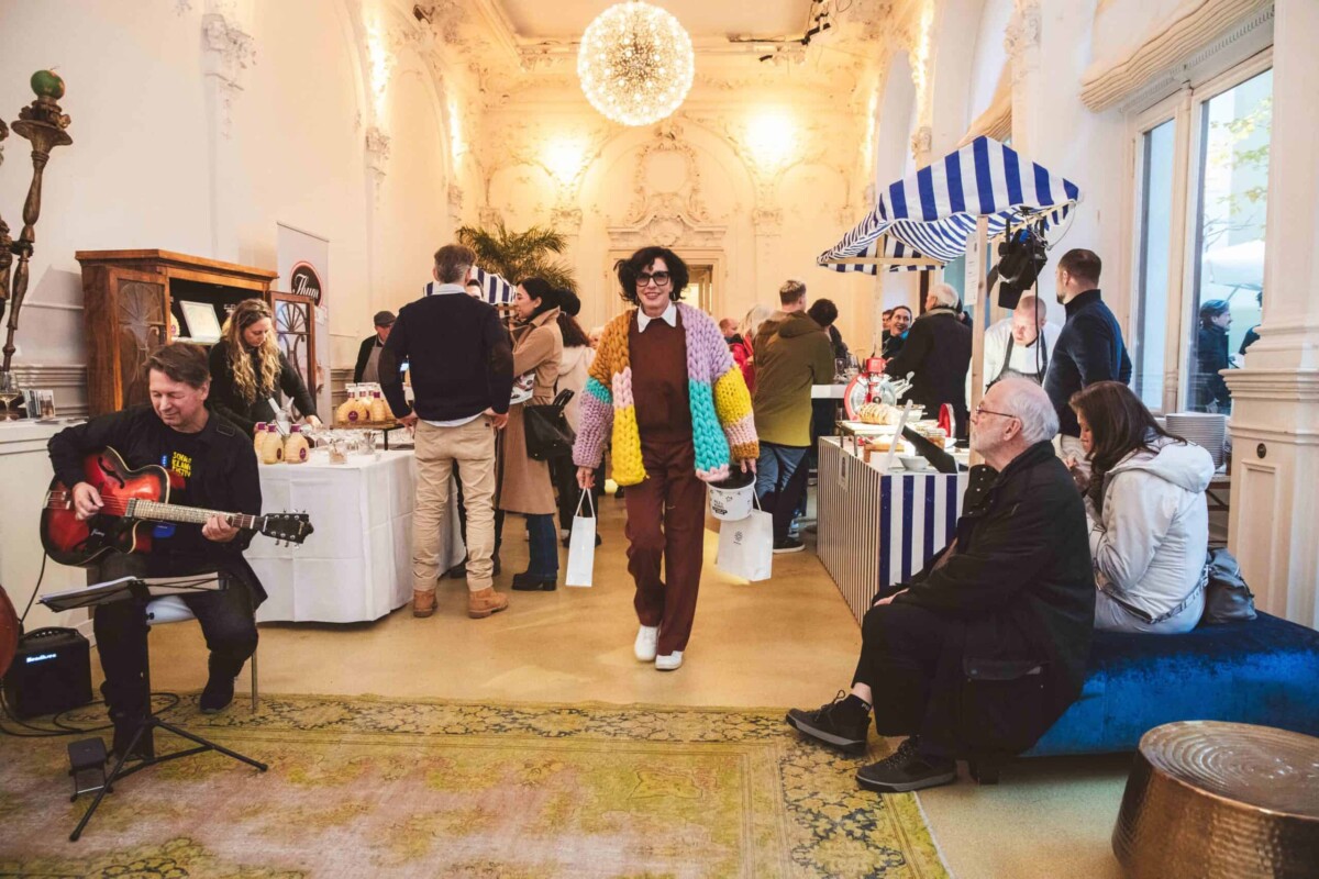 Gäste beim Trüffelmarkt Tartufo Totale im VIENNABallhaus