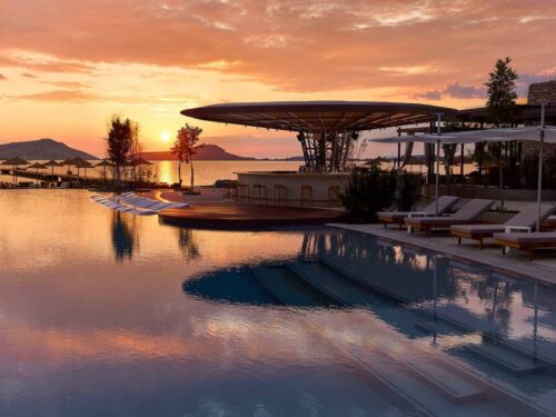 Wet Deck im W Costa Navarino bei Sonnenuntergang